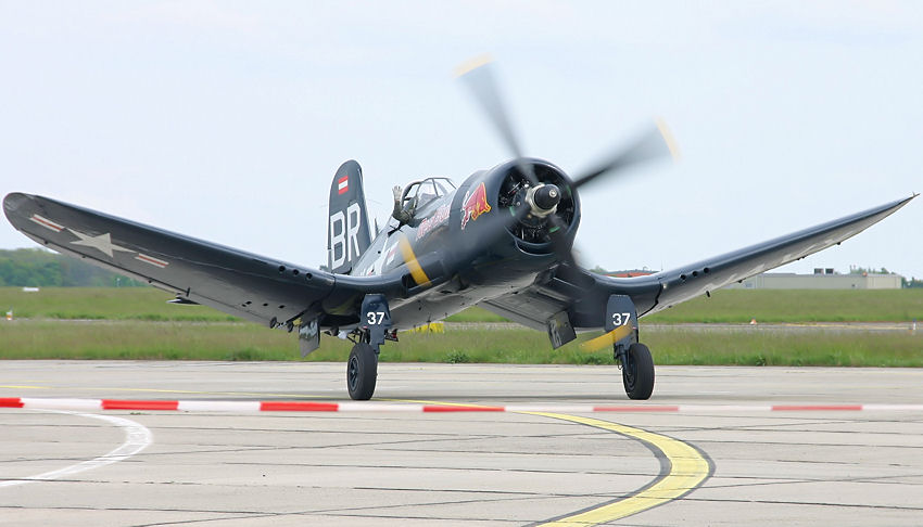Chance Vought F4U-4 Corsair: Phasen der Flügelbewegung im Detail