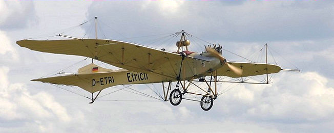 Etrich Taube D II - Flug des historischen Fluggerätes