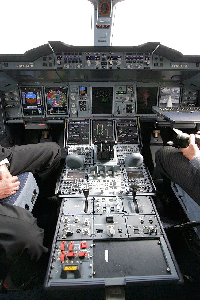 Airbus A 380 - Cockpit und Innenansicht