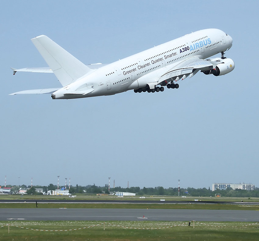 Airbus A380:  Start des größten Passagierflugzeugs der Welt