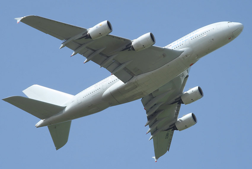 Airbus A 380:  Start des Passagierflugzeugs