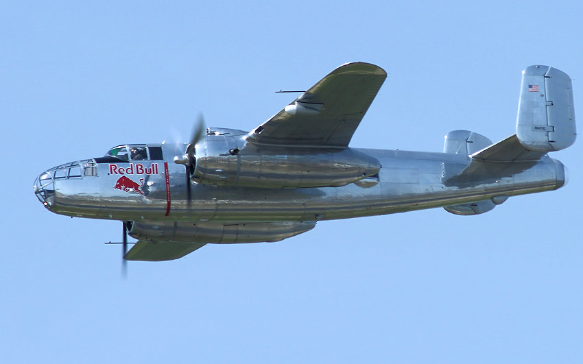 North American B-25 Mitchell:  Flugansicht des Bombers von 1945