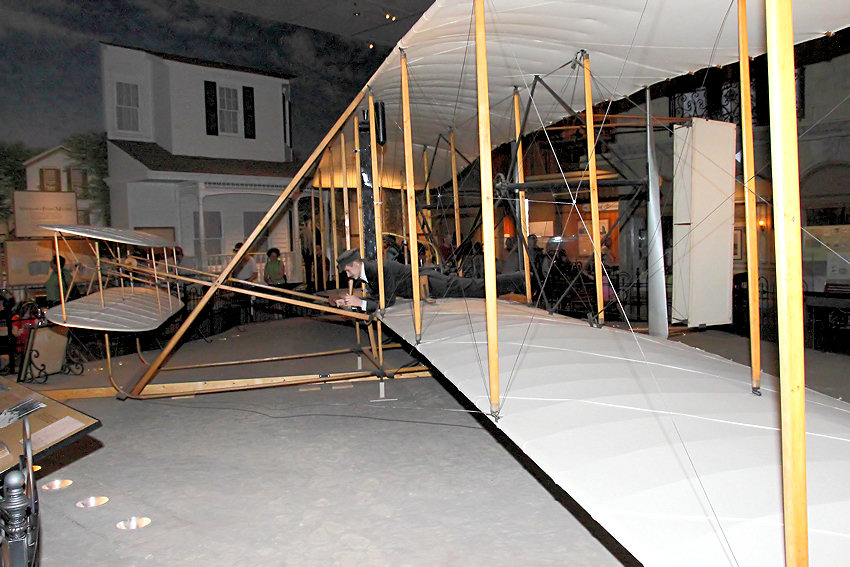 1903 Wright Flyer: Eines der ersten Motorflugzeuge der Brüder Wright