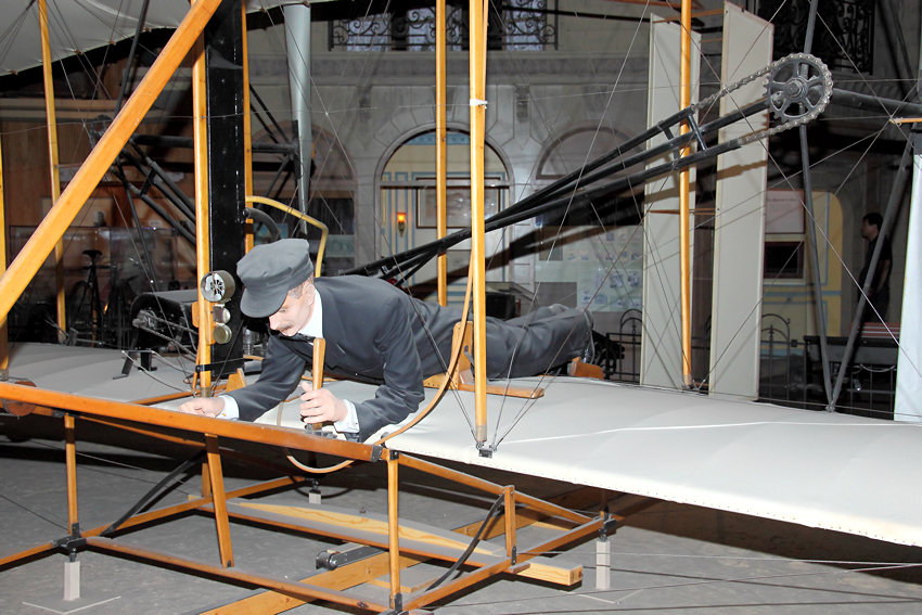 1903 Wright Flyer: Das erste flugfähige motorgetriebene Flugzeug der Welt