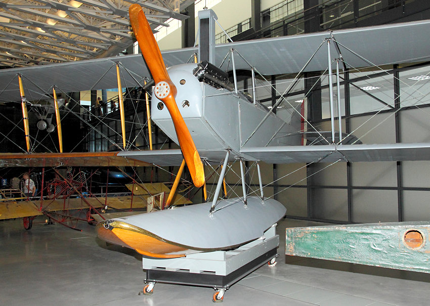 Curtiss N-9 H: Wasserflugzeug der USA von 1915