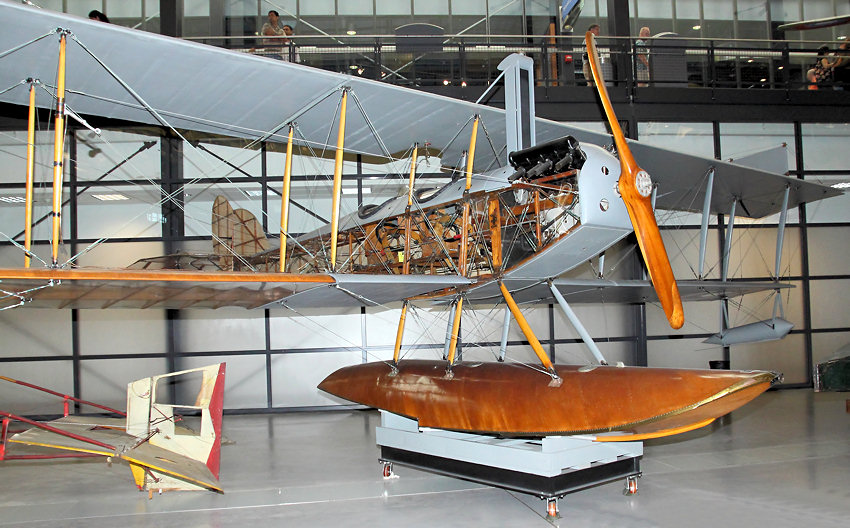 Curtiss N-9 H: Wasserflugzeug der USA von 1915