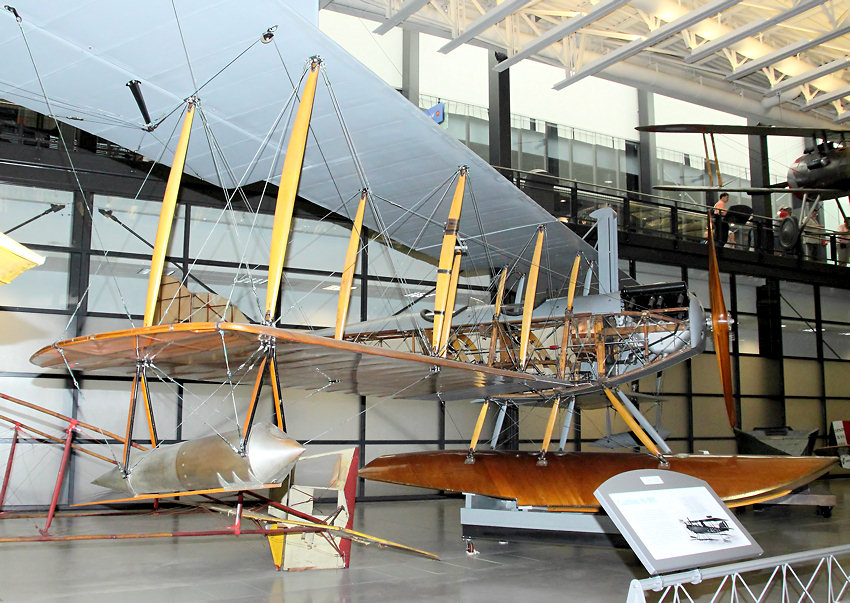 Curtiss N-9: Wasserflugzeug