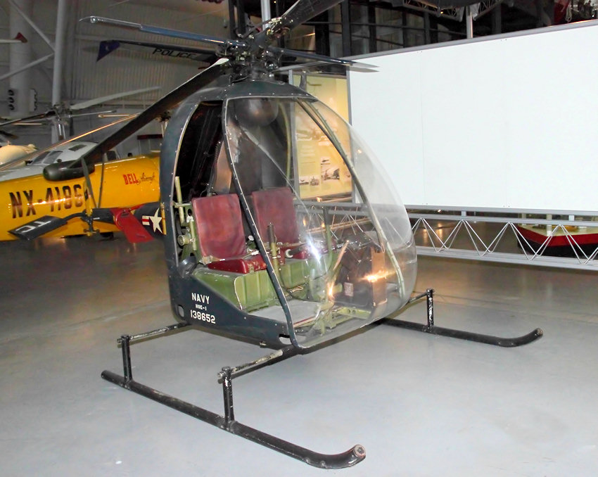 Hiller XHOE-1 Hornet: Zwei kleine Staustrahltriebwerke an den Rotorspitzen trieben den Propeller an und sparten Gewicht, weil kein Motor und Getriebe erforderlich waren