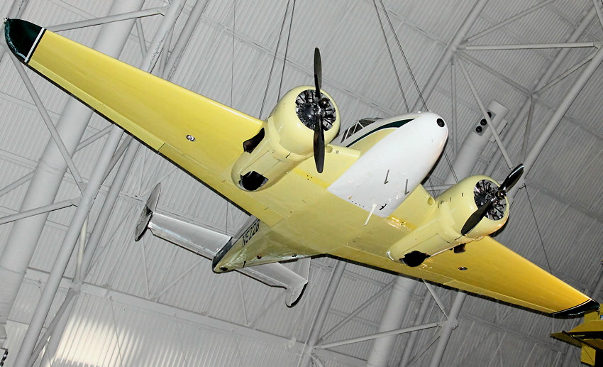 Beechcraft D18S Twin Beech: Version der Beechcraft Model 18 von 1945 (Geschäftsflugzeug)