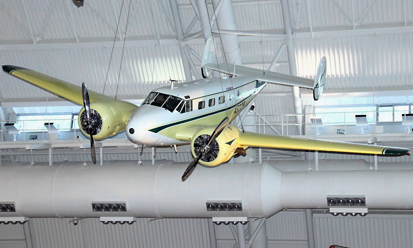 Beechcraft D18S Twin Beech: Version der Beechcraft Model 18 von 1945 (Geschäftsflugzeug)