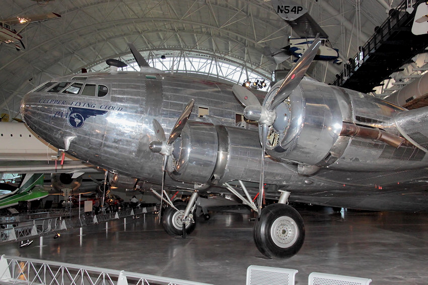 Boeing B-307 Stratoliner - Clipper Flying Cloud: mit Druckkabine