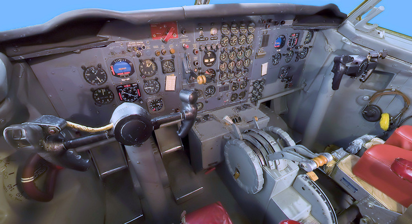 Boeing 707 - Cockpit