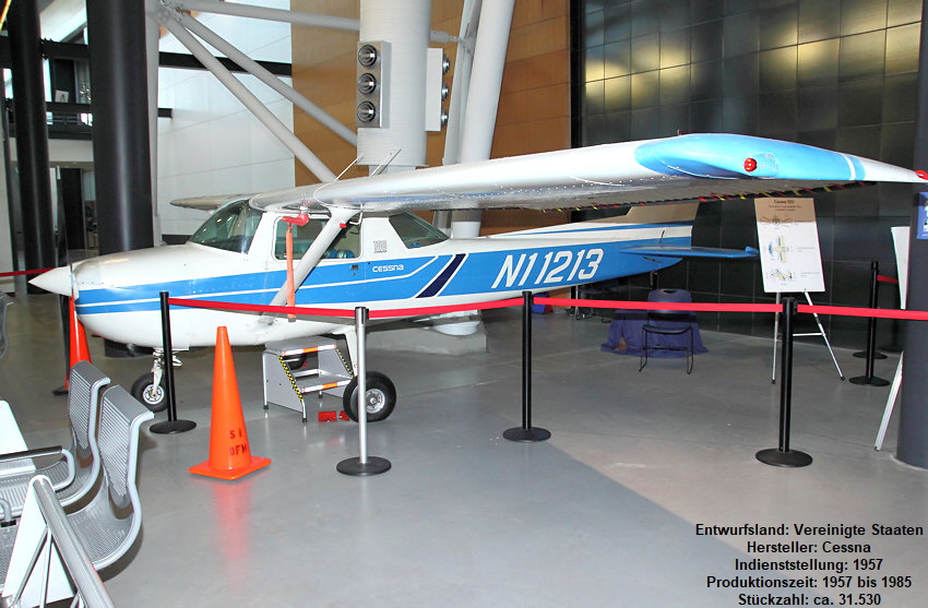 Cessna 150: An diesem Flugzeug werden die Bewegungen der 3 Achsen veranschaulicht dargestellt