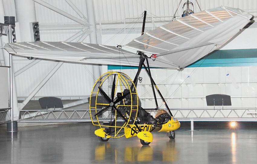 Cosmos Phase II - Trike: Diese Ultraleichtflugzeuge ohne Ruder wird durch Gewichtsverlagerung gesteuert