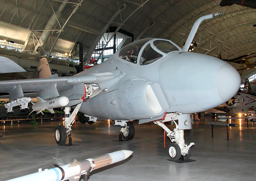 Grumman A-6 Intruder: doppelsitziges Angriffsflugzeug der US-Marine