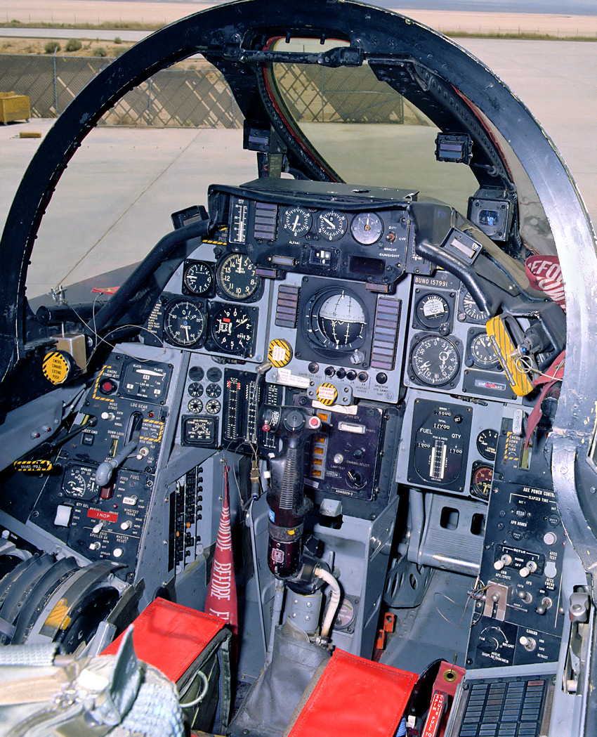 Grumman F-14 Tomcat - Cockpit