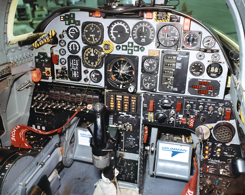 Grumman X-29: Cockpit
