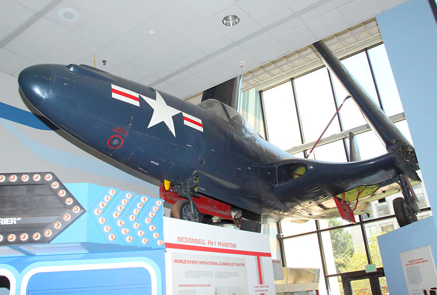 McDonnell FH-1 Phantom: Das erste strahlgetriebene US-Jagdflugzeug von 1946, das auf Flugzeugträgern landen konnte