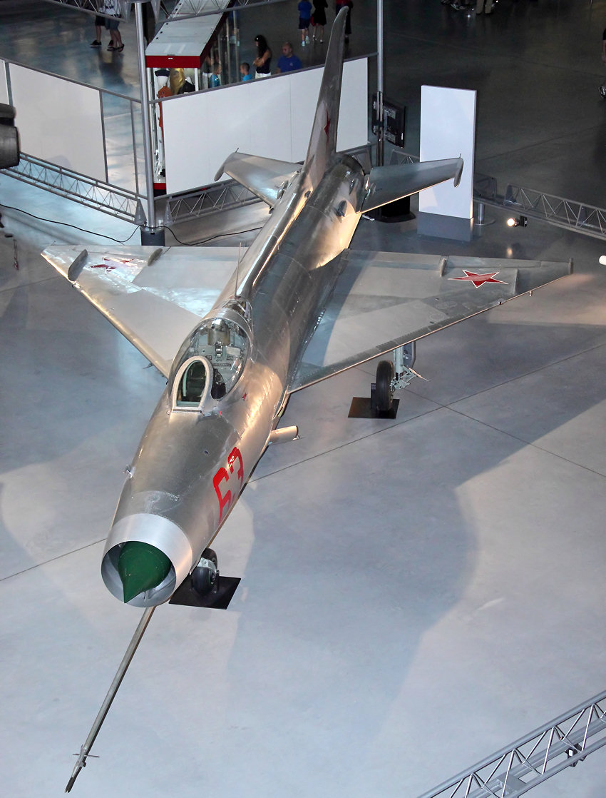 MiG-21 : War von 1960 an das wichtigste Flugzeug der Jagdverbände des Warschauer Vertrages