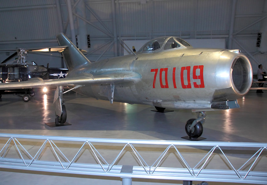 Mikojan-Gurewitsch MiG-15 BIS: Das erste in Großserie gebaute Düsenflugzeug der UdSSR