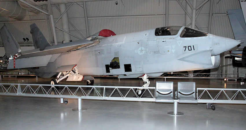 Vought F-8 Crusader: Erster echte Überschalljäger der US Navy m. verstellbarem Einstellwinkel d. Tragflächen