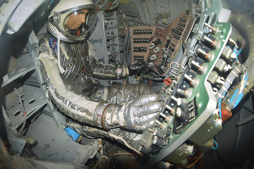 MERCURY SPACECRAFT - Pilot in Kanzel