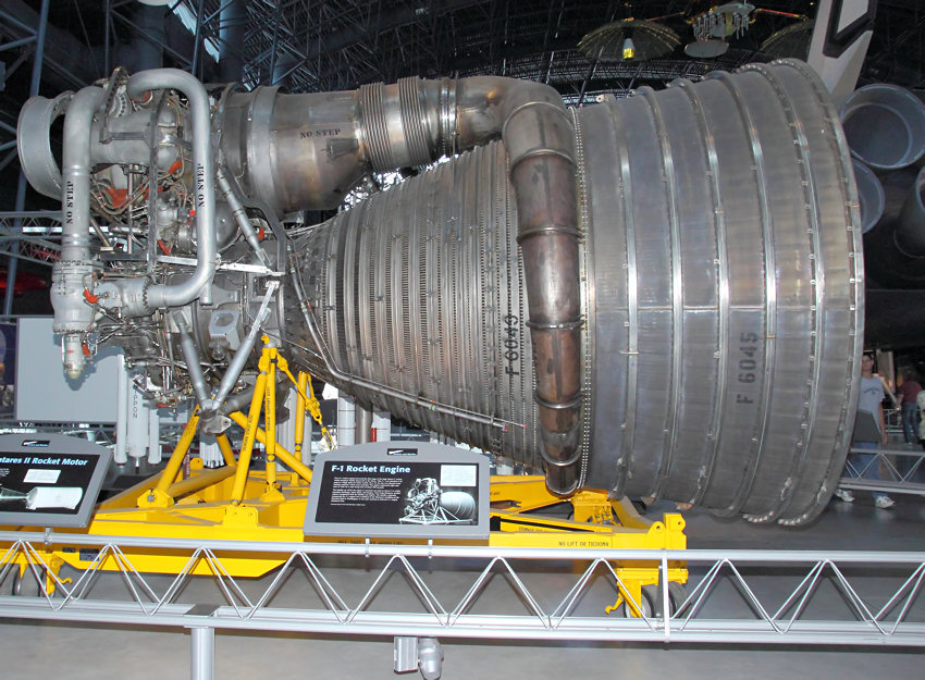 Saturn V - F-1 Triebwerke