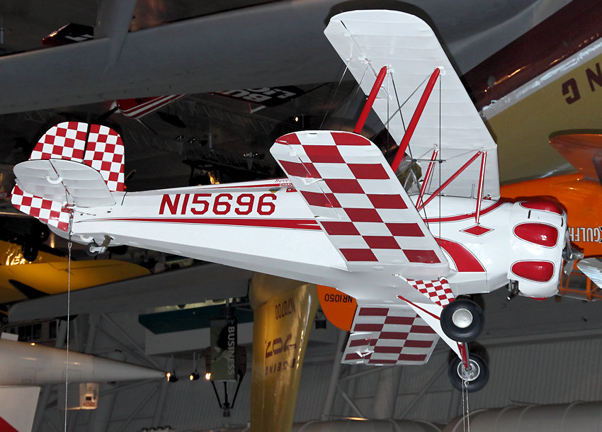 Bücker Bü-133C Jungmeister: Das Flugzeug ist eine einsitzige Weiterentwicklung der Bücker Bü 131