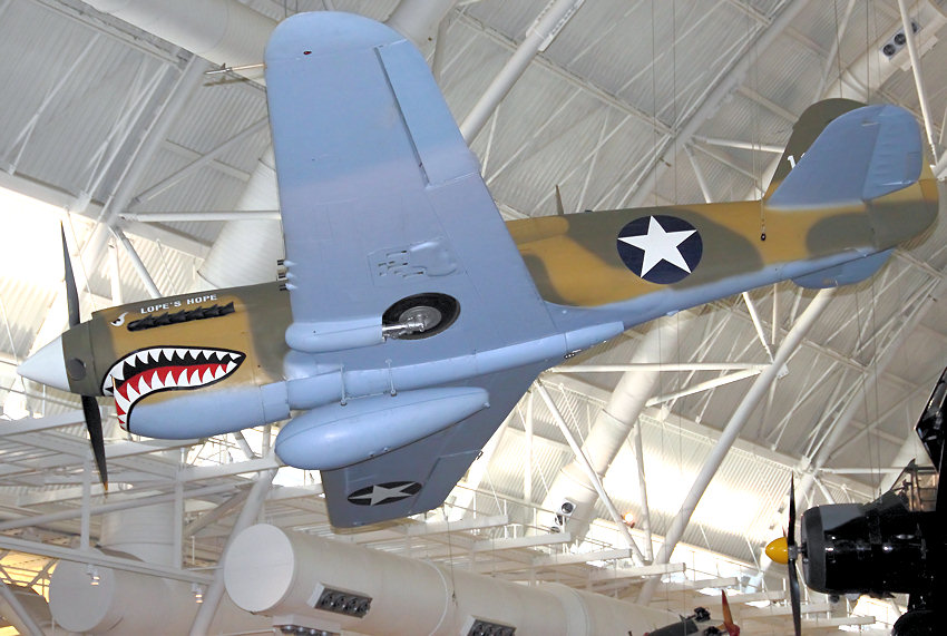Curtiss P-40E Warhawk: amerikanisches Kampfflugzeug im Zweiten Weltkrieg