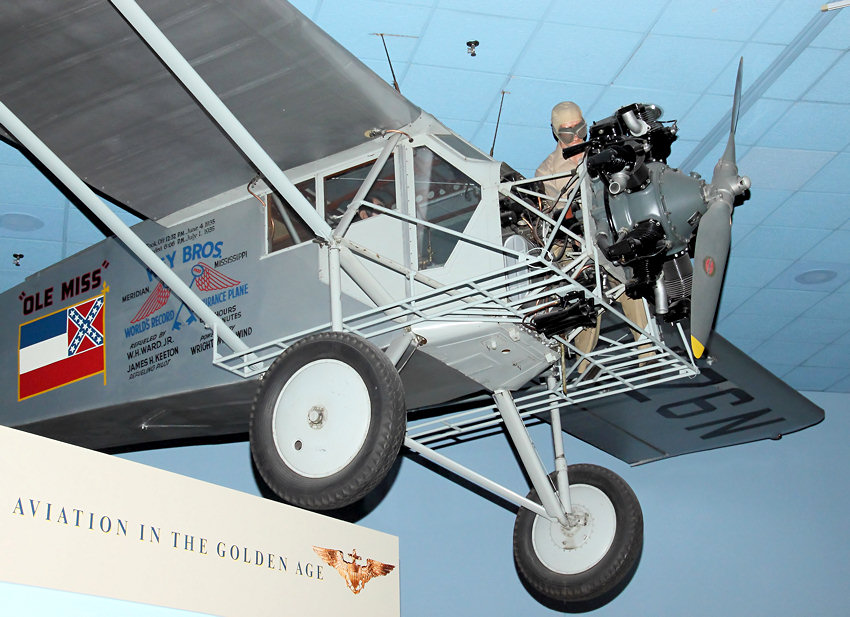 Curtiss Robin J-1 Deluxe: Stellte Weltrkord im Dauerflug mit 653 Stunden und 34 Minuten auf (entspricht 27 Tage)