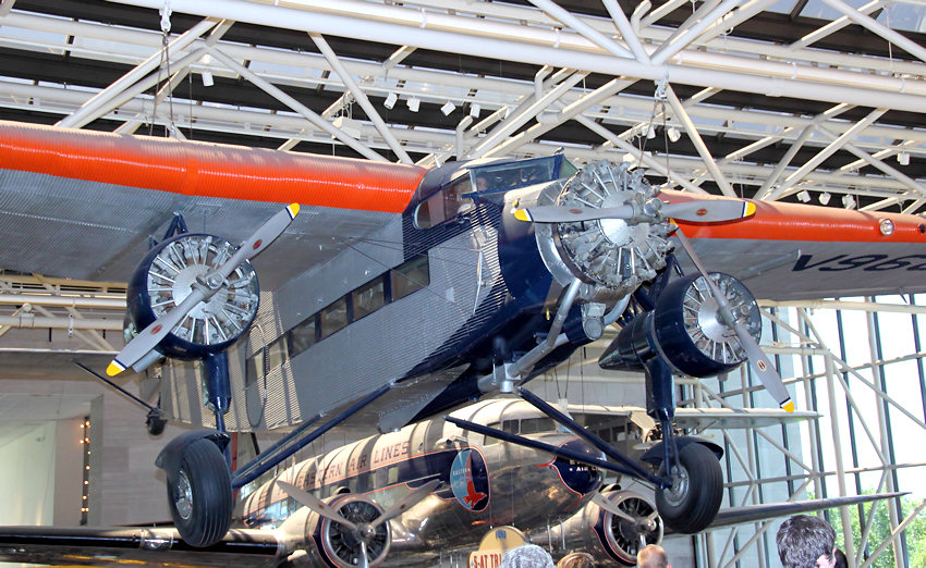 Ford 5-AT Tri-Motor: Dreimotoriges Passagierflugzeug der Firma Ford wurde von 1926 bis 1933