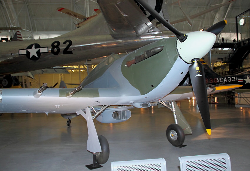 Hawker Hurricane Mk.IIC: britisches Jagdflugzeug des Zweiten Weltkriegs