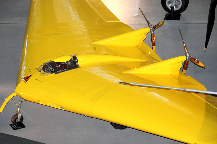 Northrop N-1M:  Nurflügler mit Schubpropeller