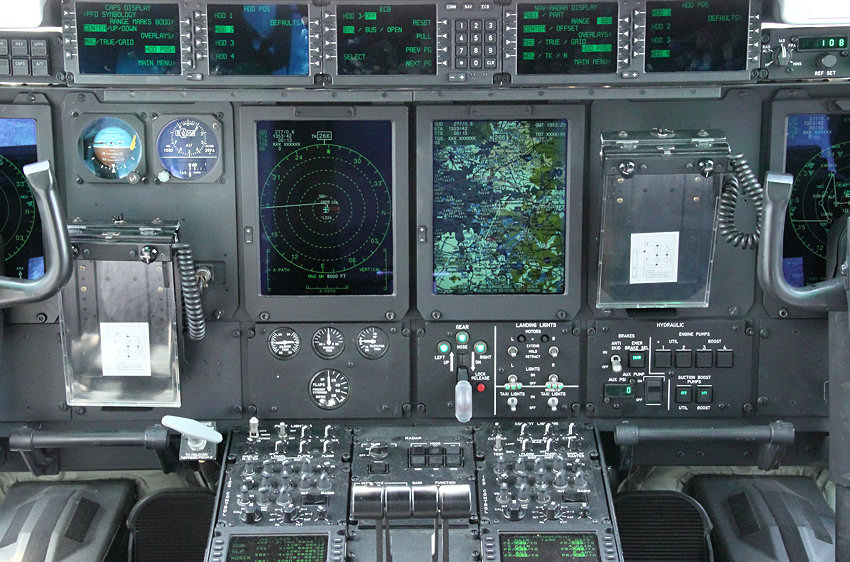 Lockheed C-130 Hercules - Cockpit