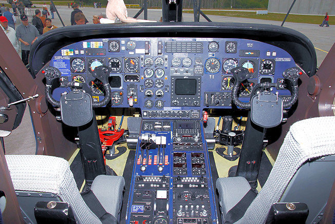 Cockpit der Dornier DO 228 LM