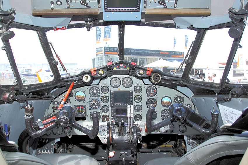 De Havilland DH 104 - Cockpit