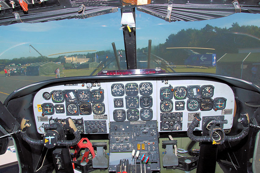 Dornier Do 28 D-2 - Cockpit