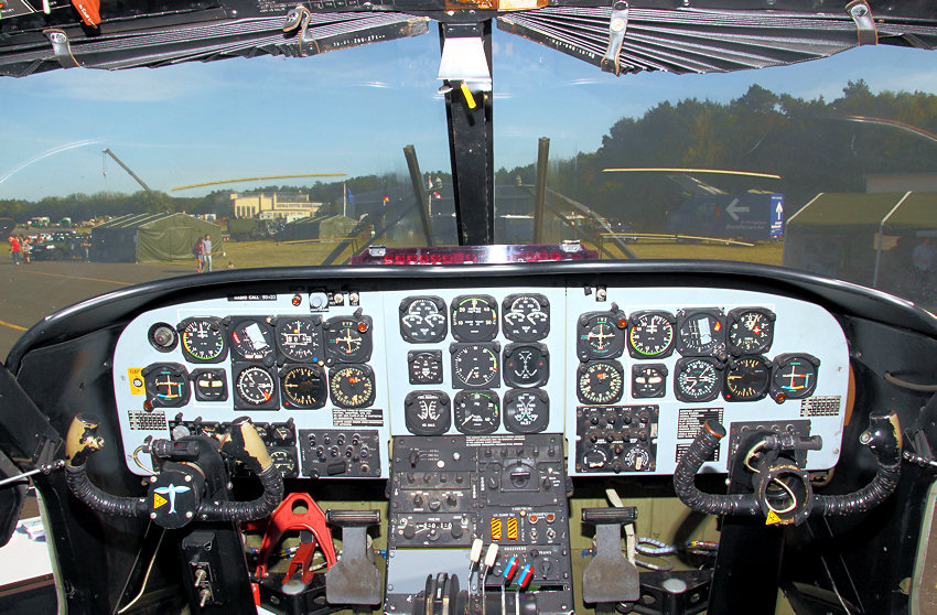 Dornier Do 28 - Cockpit des Flugzeugs