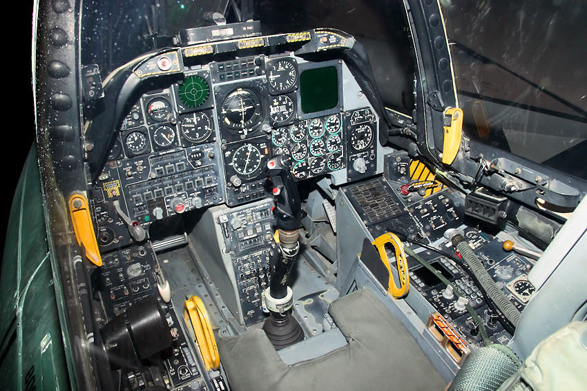 Fairchild Republic A-10A - Cockpit