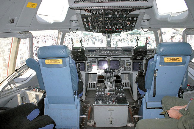 Cockpit der C-17 Globemaster III