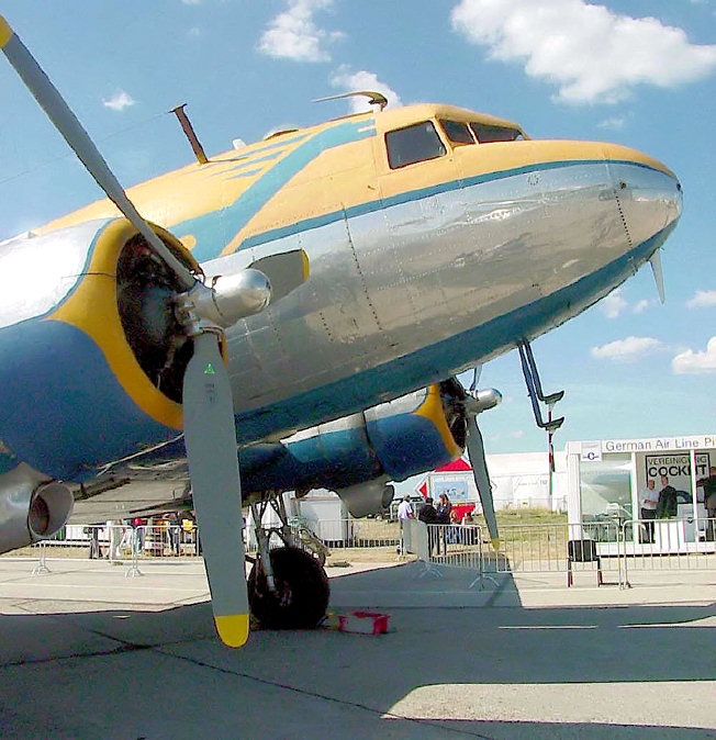 Douglas DC-3 (C-47 Dakota)
