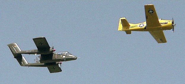Rockwell OV-10 “Bronco” und North American T-28 