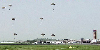 Fallschirmsprung aus einer Transall