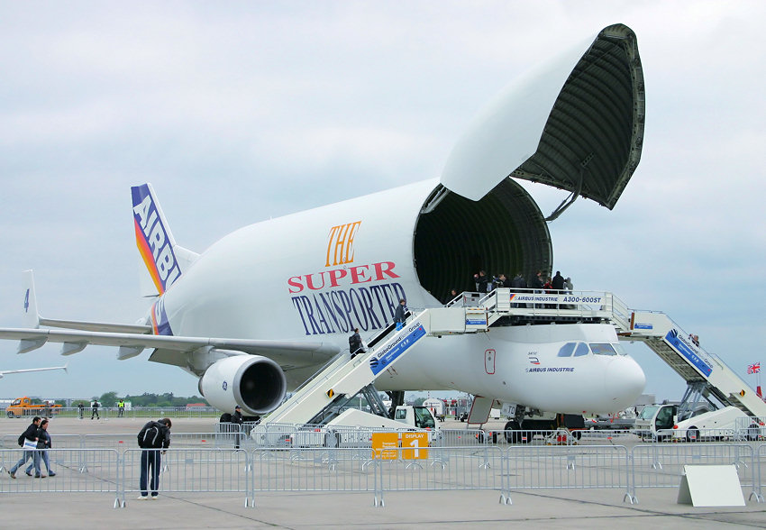 Airbus A300-600 ST Beluga: mit geöffneter Laderampe