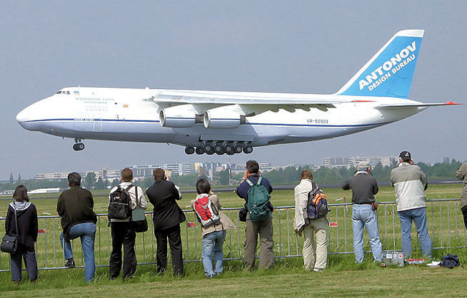 Antonow AN 124-100