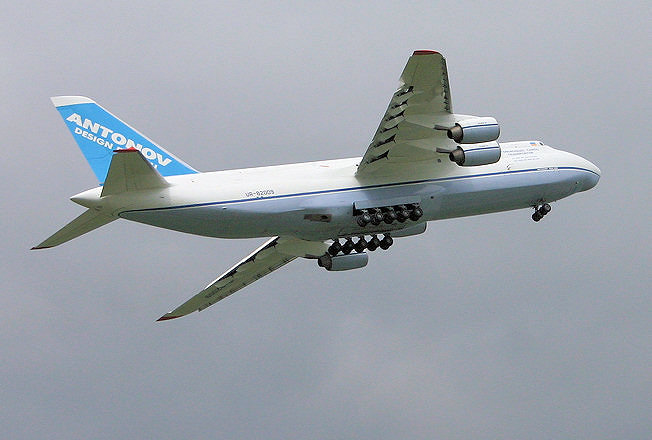 Antonow AN124-100