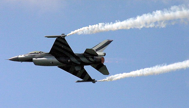 F-16 Fighting Falcon - Lockheed Martin
