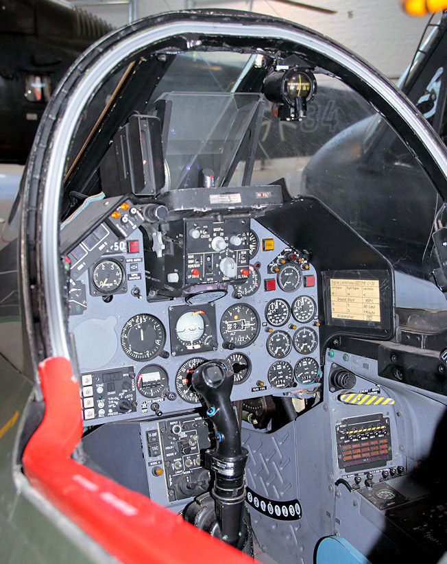 Cockpit des Alpha-Jet