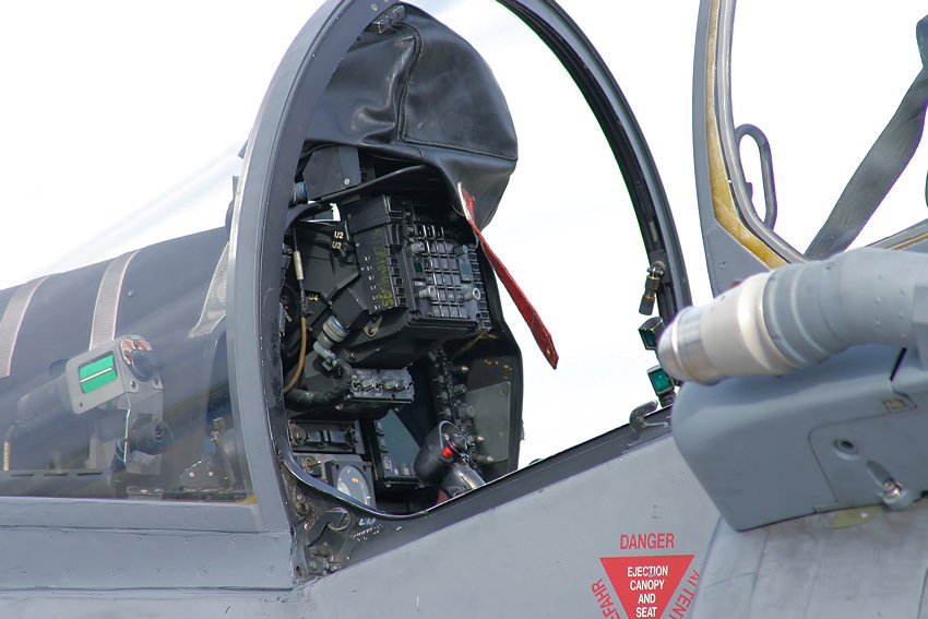 Harrier GR7 - Cockpit