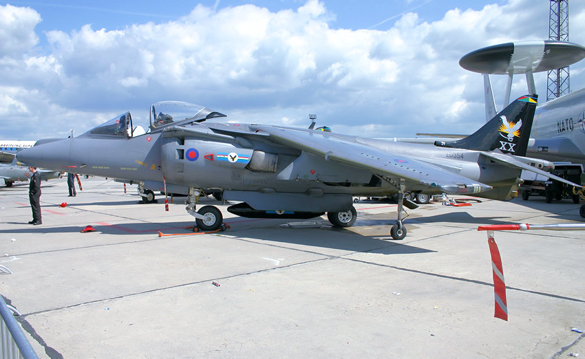 British Aerospace Harrier GR7: Senkrchtstarter